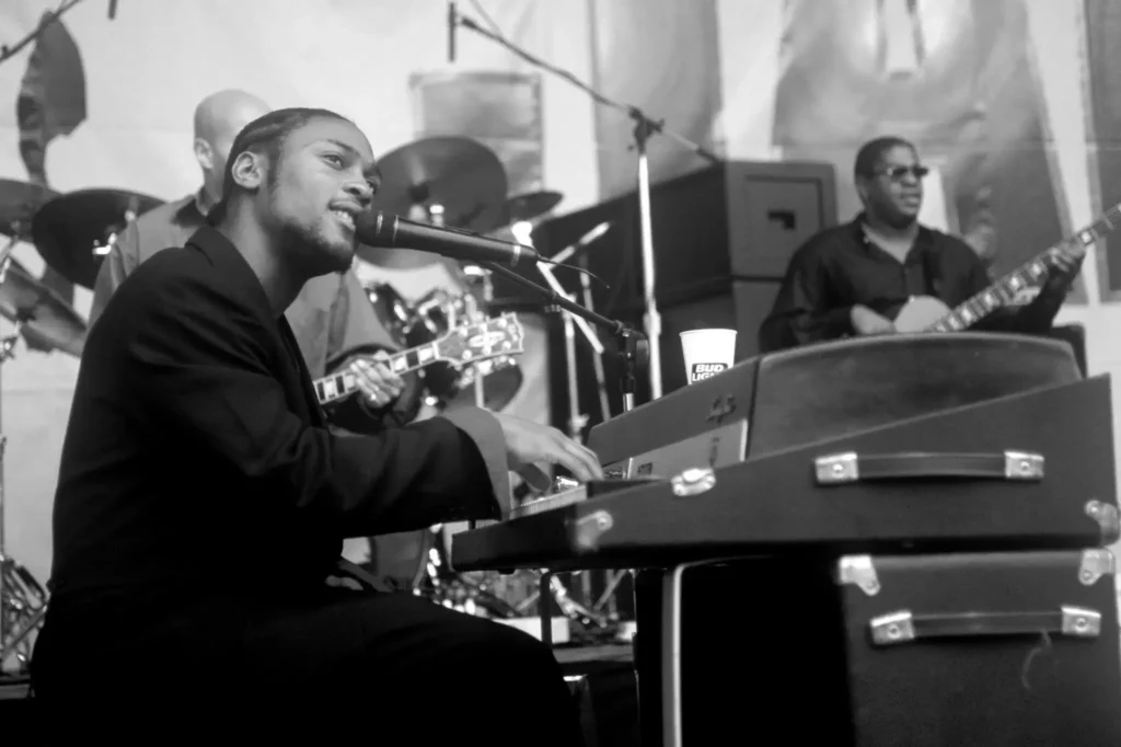 D’Angelo onstage in 1996. 